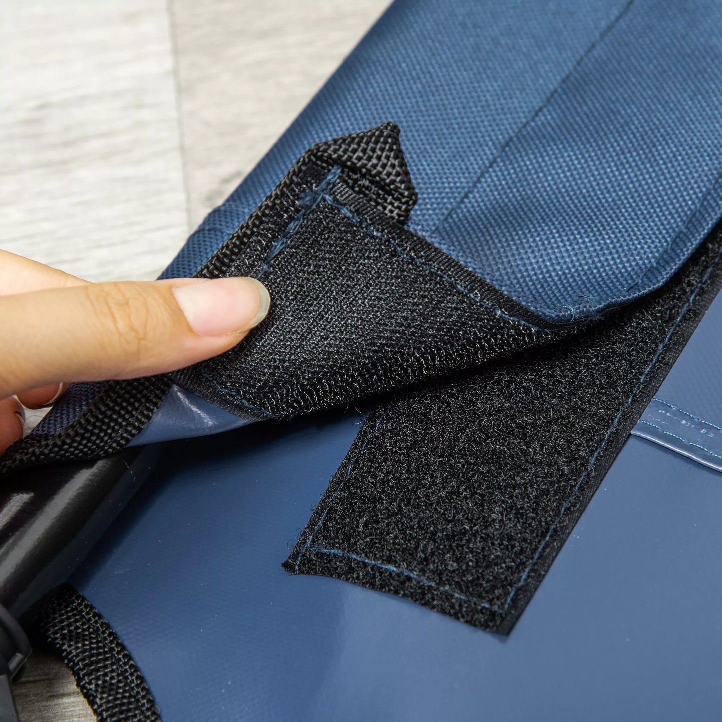 Sulankstomas lauko šunų guolis su paaukštinta platforma, 122 cm x 92 cm x 23 cm, mėlyna + juoda