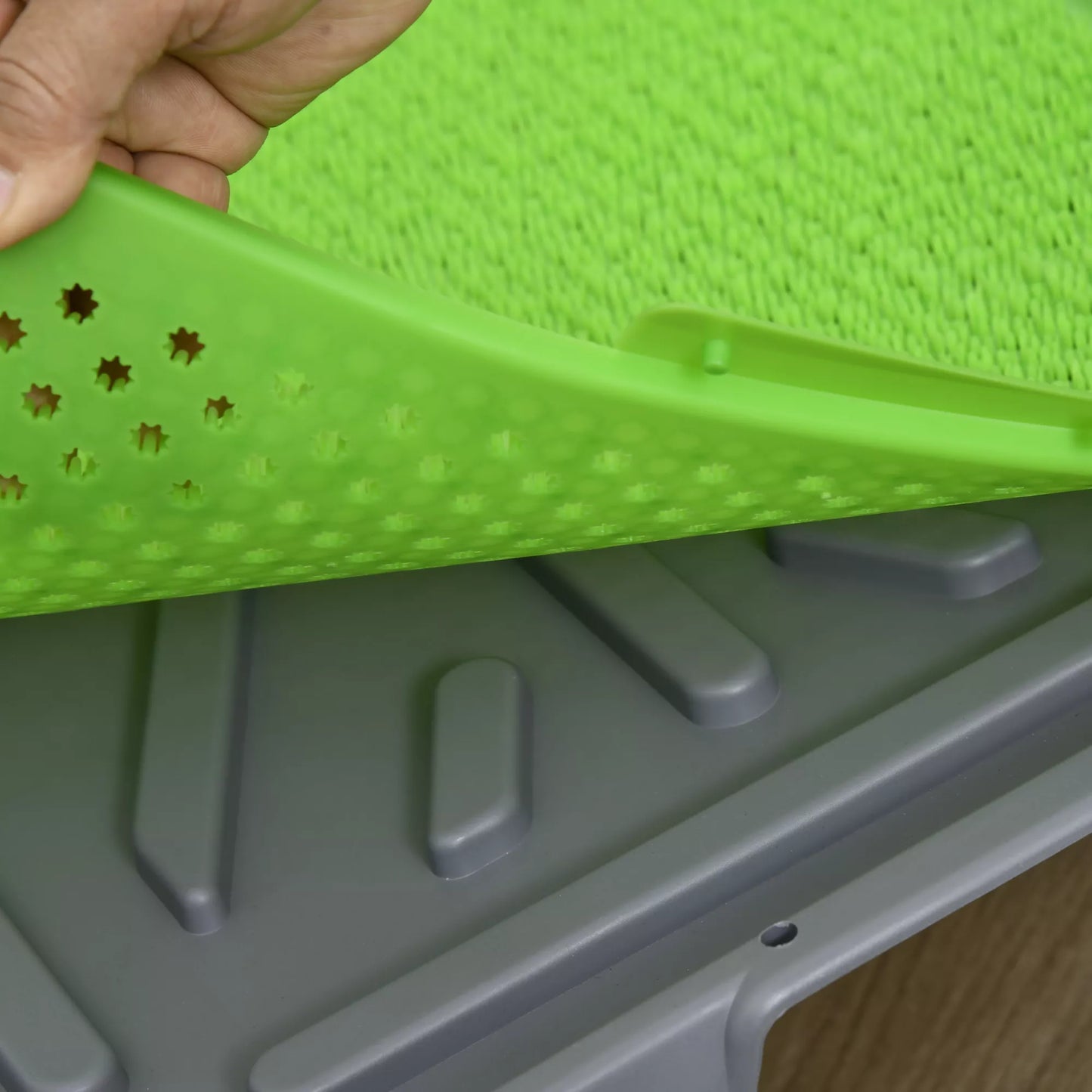 Suņu tualete ar mākslīgo zāli, drenāžas caurumiem, hermētiska, 67x41x3,5cm, zaļa