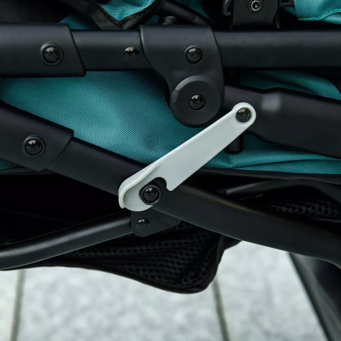 Suņu ratiņi, salokāmi, saules aizsardzība, sieta logs, uzglabāšanas soma, tumši zaļi, 111 x 58 x 107 cm