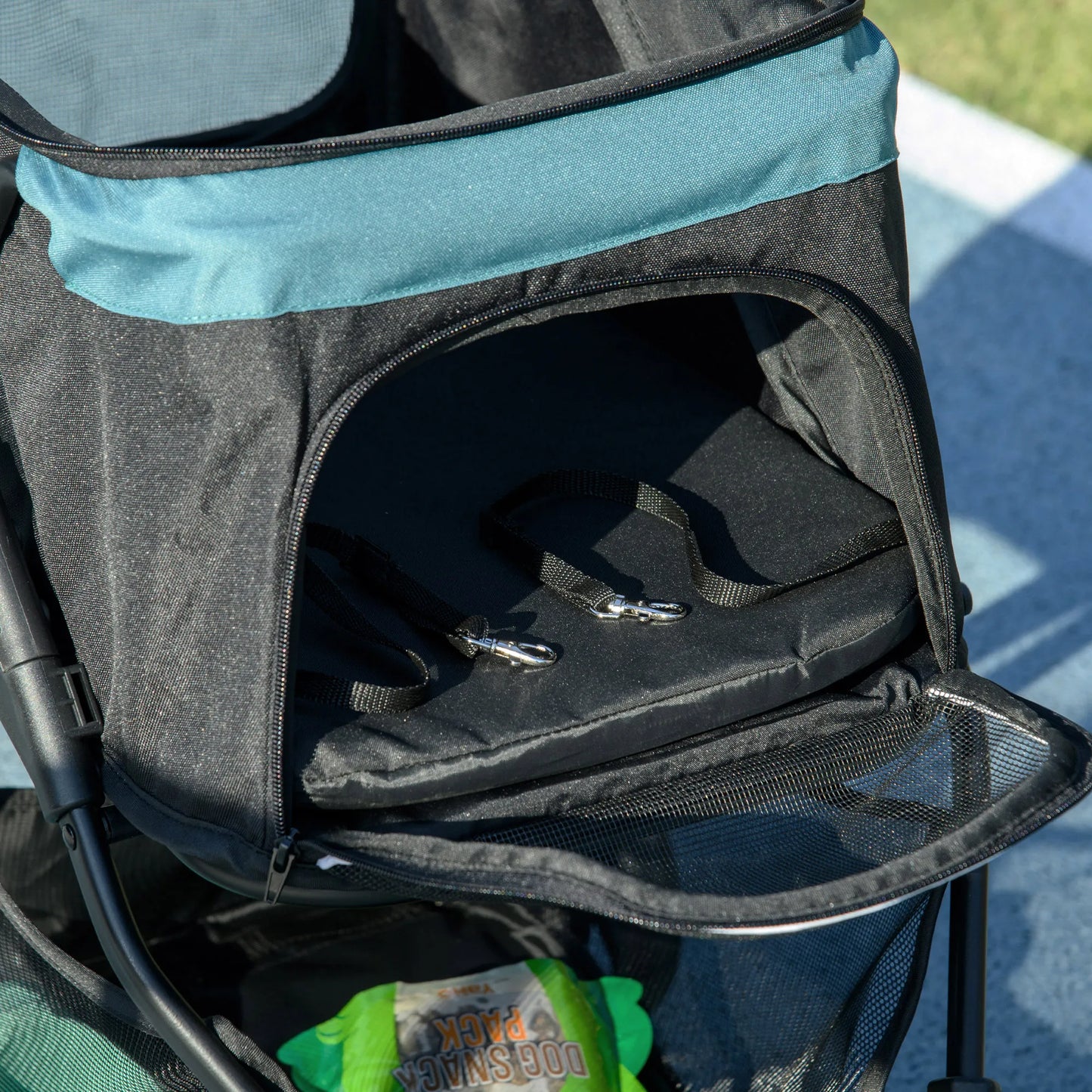 Vežimėlis augintiniams iki 10kg, sulankstomas, su saugos diržu, rankena, apsauga nuo lietaus, laikymo krepšiu. Mėlynas + Juodas