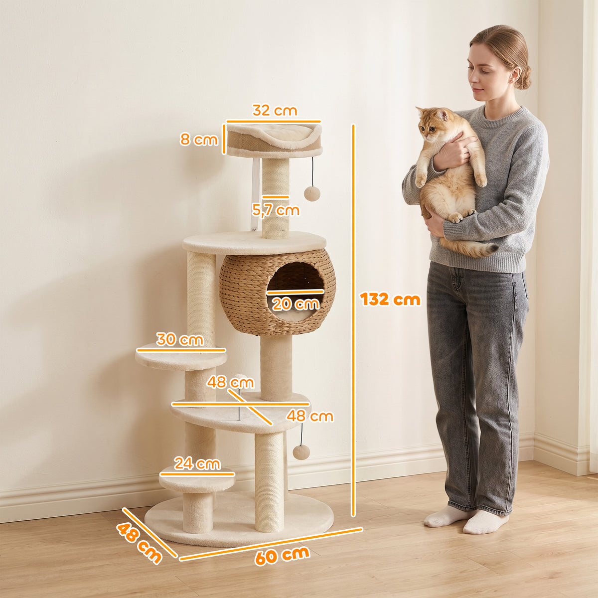 Draskyklė 132 cm su pintu švendrių nameliu, guoliu, 3 stulpais ir 3 kamuoliukais, 1–2 katėms iki 6 kg, smėlio spalvos