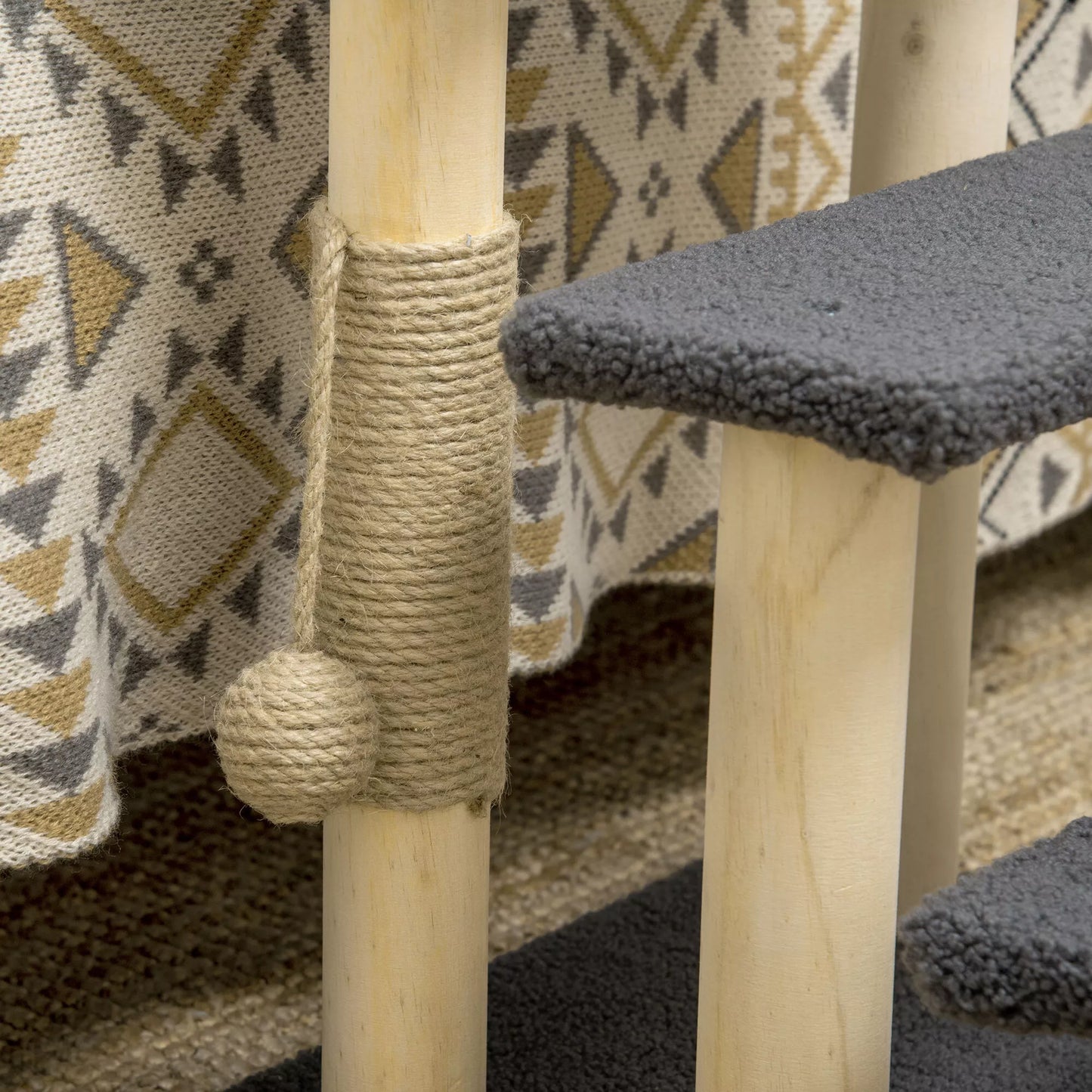 Kaķu kāpnes, skrāpējamais stabs, trīs pakāpieni, rotaļu bumba, pelēka + koka krāsa, 45 x 40 x 48 cm