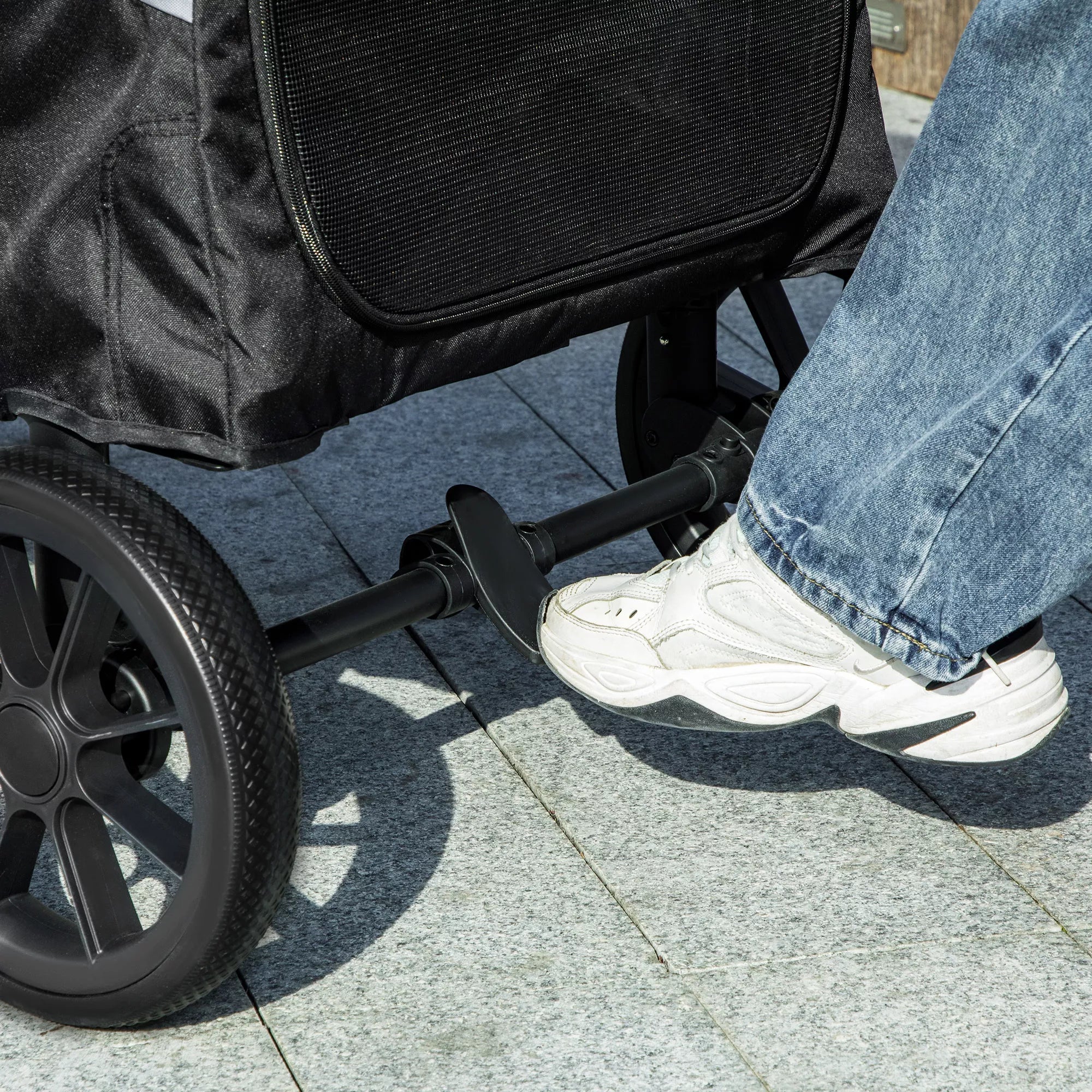 Suņu ratiņi, saliekami ratiņi lieliem suņiem, mājdzīvnieku ratiņi ar 4 riteņiem, drošības jostām, bremzēm, pelēki