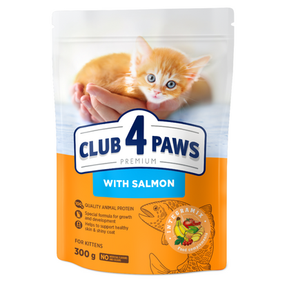 CLUB 4 PAWS Premium sausas pašaras kačiukams su lašiša