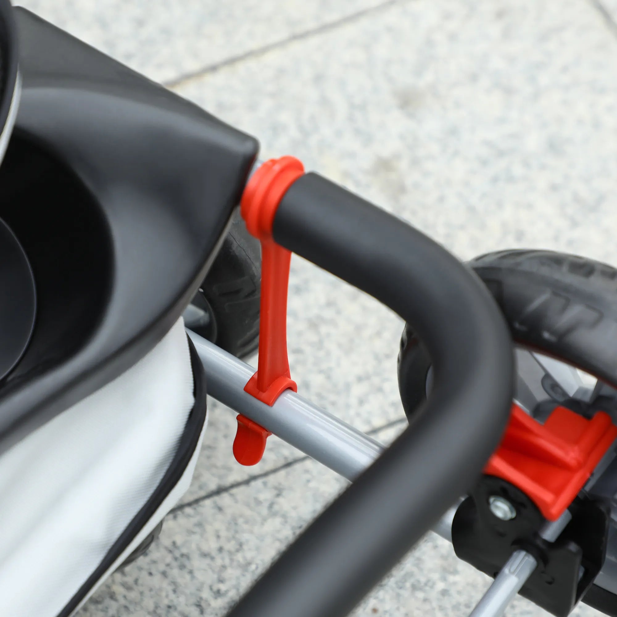 Suņu ratiņi līdz 10 kg, saliekami, ar lietus pārsegu, grozu apakšā, 2 krūzīšu turētājiem, 75 cm x 45 cm x 97 cm, pelēki