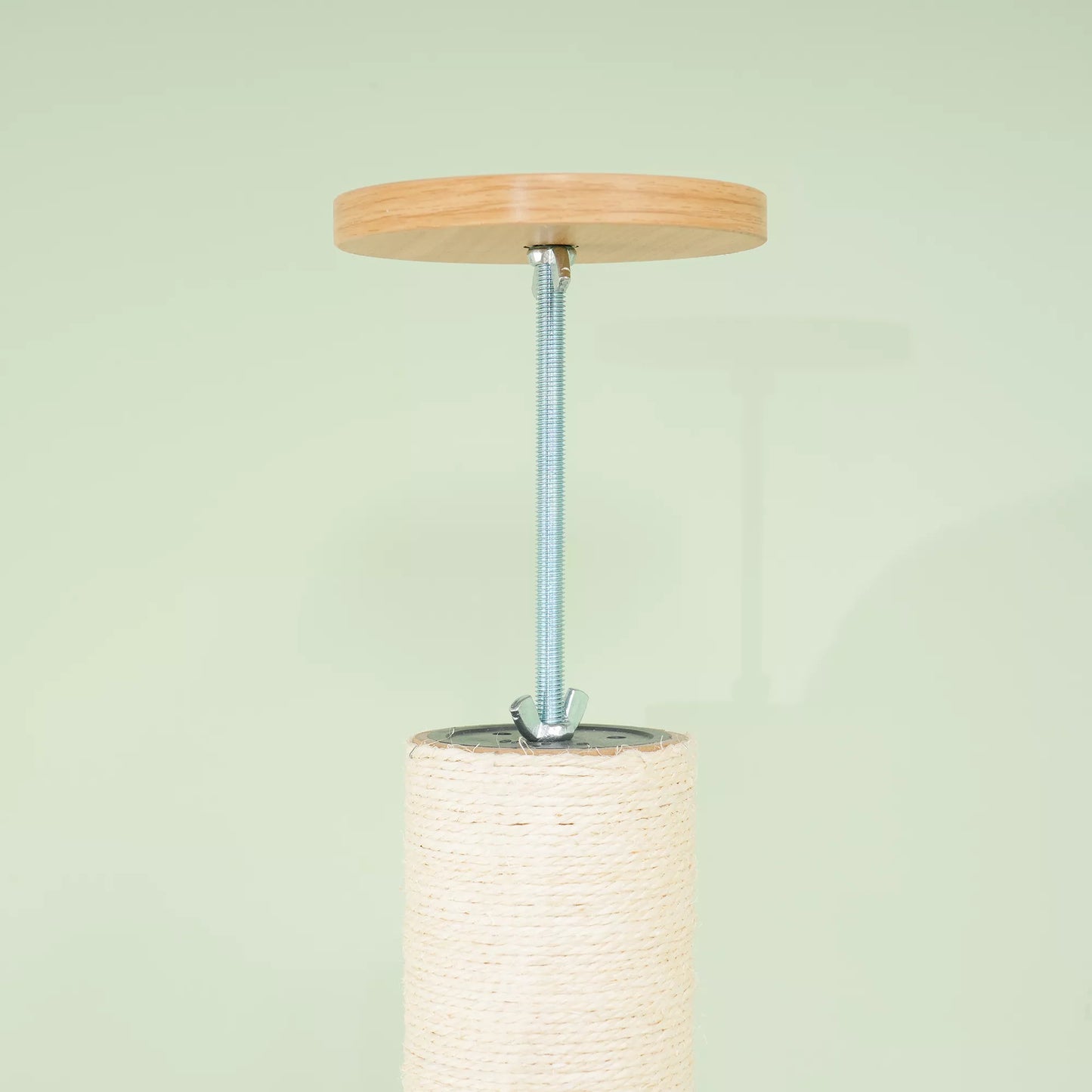 Griestu augstumā skrāpējama koksne, aizsardzība pret apgāšanos, stabi ar sizala virvi, koka kompozītmateriāls, ozols + krēmbalts