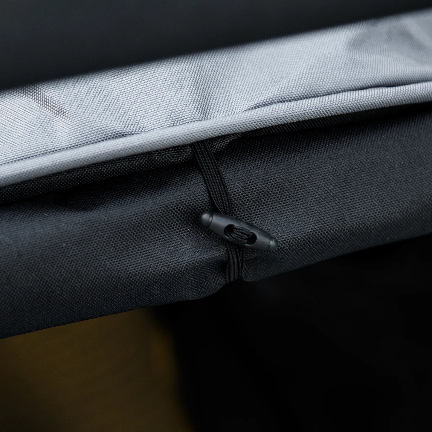 Suņu ratiņi, mājdzīvnieku ratiņi līdz 10 kg, saliekami, ar lietus pārsegu, 2 drošības pavadas, 83 cm x 55 cm x 101 cm, pelēki + melni