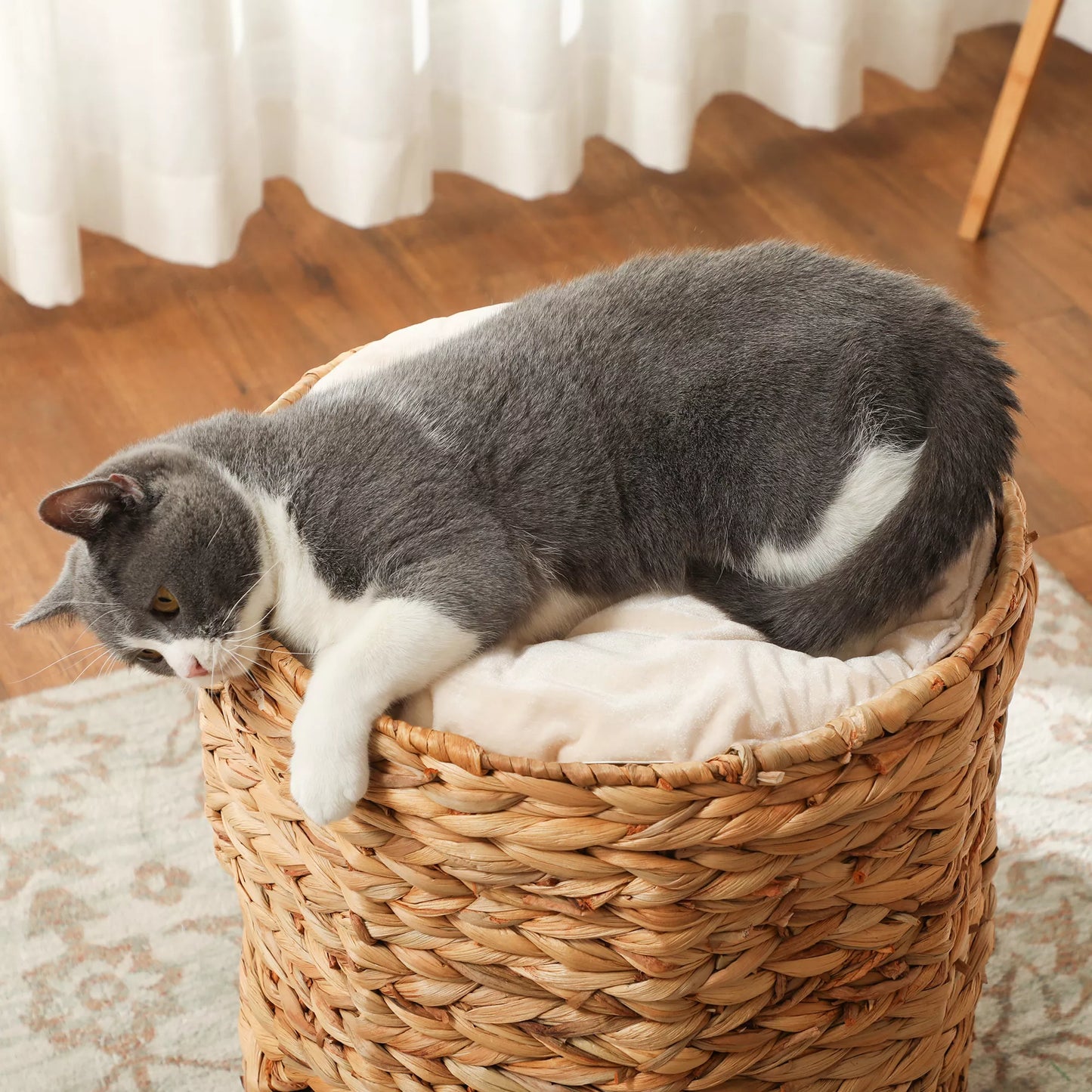 Draskyklė statinės formos, 50 cm, 2 urvai, pagalvėlė, draskyklė su katės guoliu, katės bokštas iš vandens hiacinto, šviesiai ruda