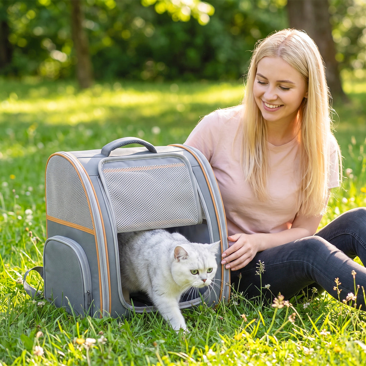 Transportavimo kuprinė augintiniams iki 5 kg, sulankstoma, su tinkliniais langais ir kietu dugnu, pilka