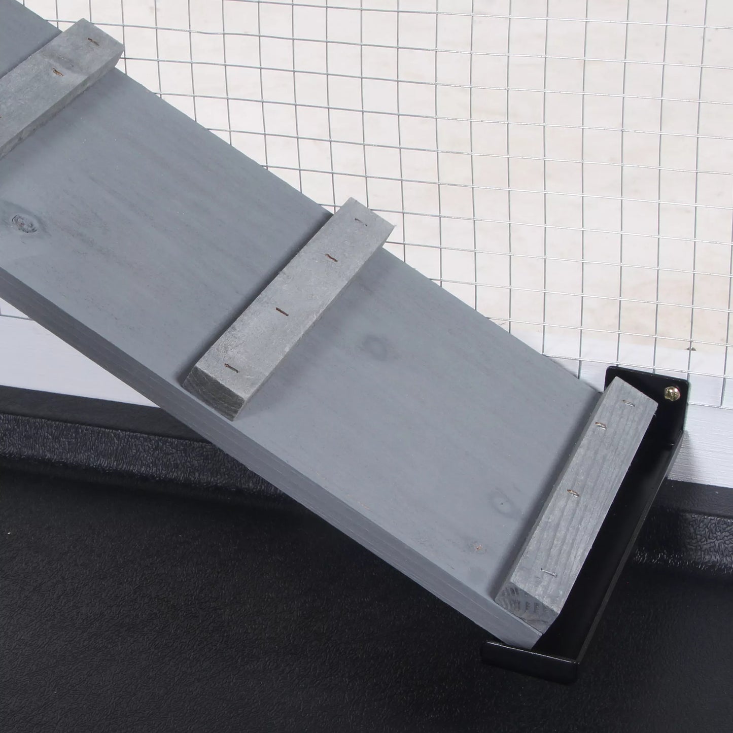 Triušių narvas, su aptvaru ir ištraukiamu padėklu, medis ir bituminė stogo danga, 157,4x53x93,5 cm, pilkas