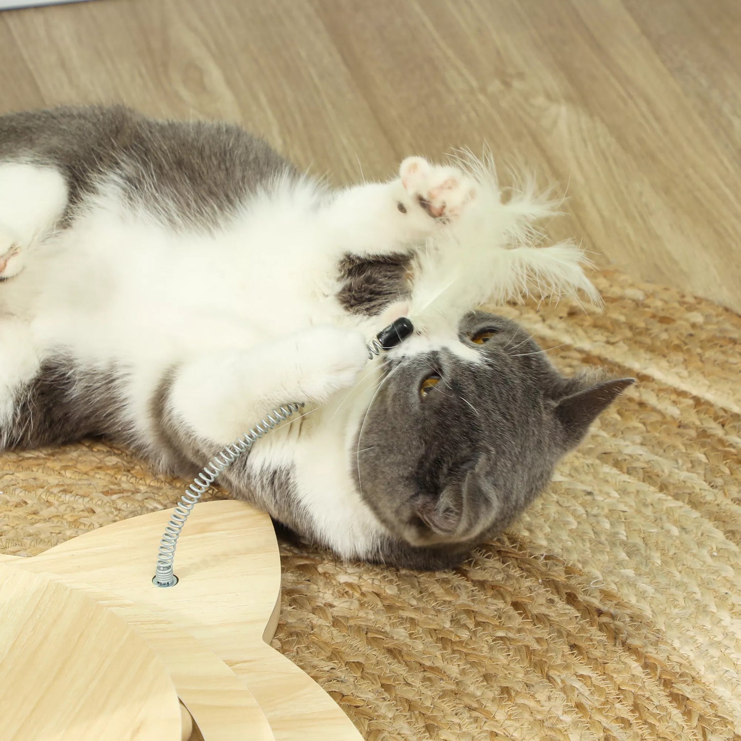 Katės draskyklė, 69 cm, su sizalio draskymo stulpeliu, kamuoliukų takeliu, žaidimo kamuoliuku, žaidimo plunksnele, 4 viename dizainas, kreminės baltos spalvos