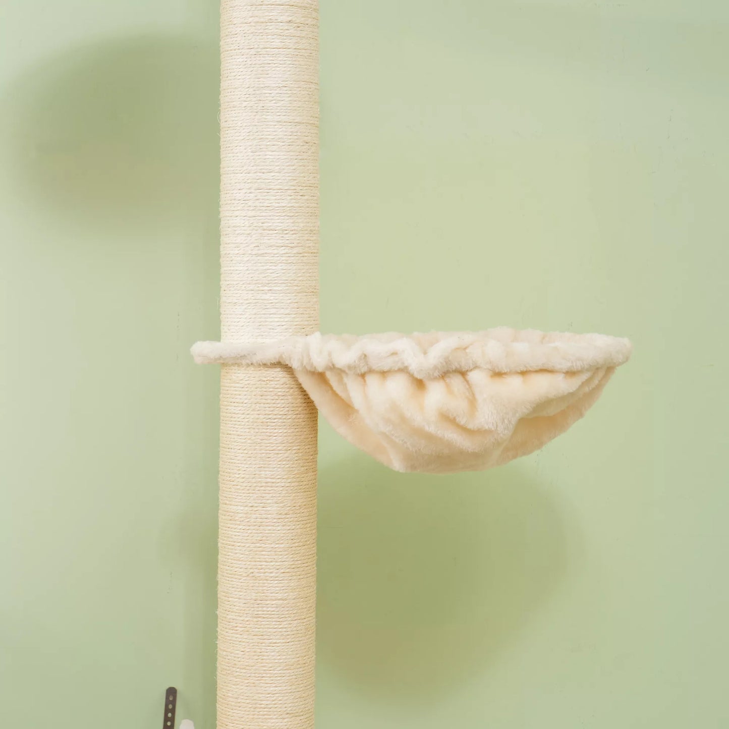 Griestu augstumā skrāpējama koksne, aizsardzība pret apgāšanos, stabi ar sizala virvi, koka kompozītmateriāls, ozols + krēmbalts