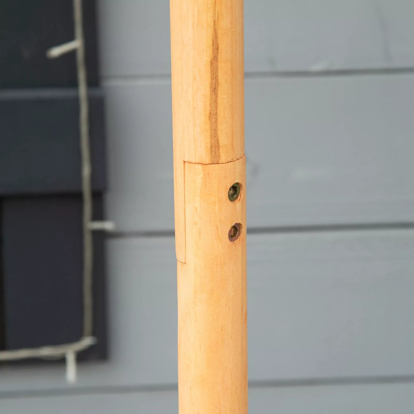 PawHut Paukščių namelis su stovu, atsparus oro sąlygoms, medinė lesykla su atspariu cinko stogeliu laukiniams paukščiams, 40 x 40 x 113 cm, Geltonas PawHut