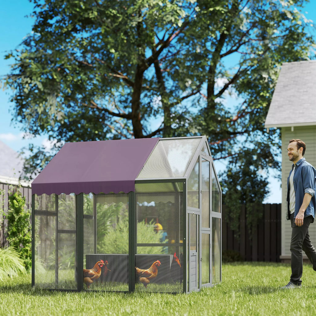Vistu kūts un aploks ar ūdensnecaurlaidīgu jumtu, 2 ligzdošanas kastēm, 2 atbalsta stabiem, 6-8 vistām, aptuveni 1,7 x 1,8 x 1,8 m