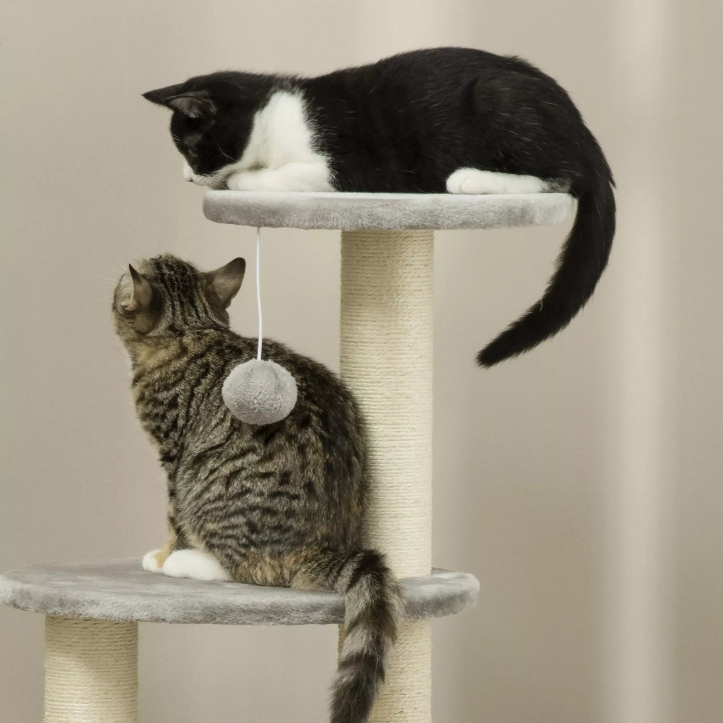 Kačių draskyklė su kačių nameliu, hamaku ir 3 draskymo stulpais 60 cm x 40 cm x 115,5 cm šviesiai pilka