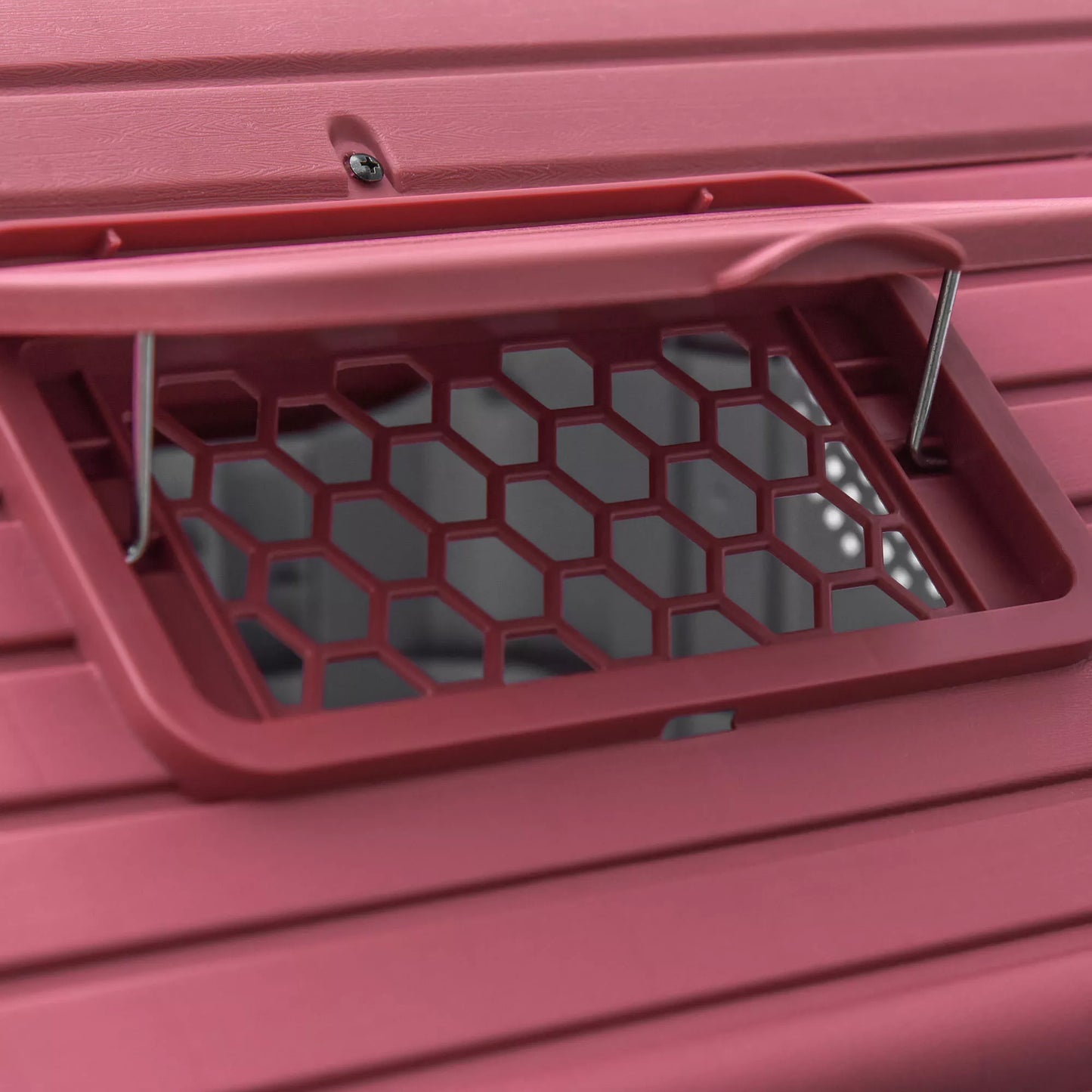 Āra suņu būda ar jumta logu, ieeju, pajumti maziem suņiem, būris maziem dzīvniekiem, gaisa cirkulācija, ūdensnecaurlaidīga, metāla, plastmasas, sarkana+gaiši pelēka 59 x 75 x 66 cm